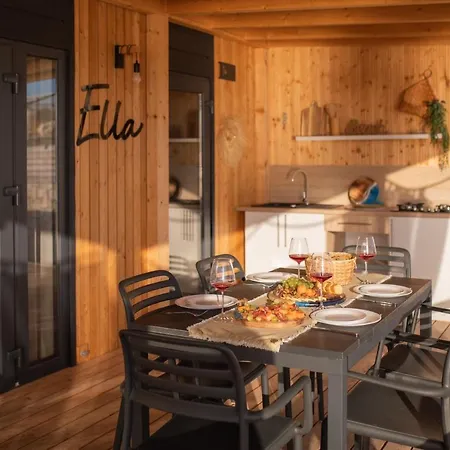 Mara's Coast - Ella * Drage